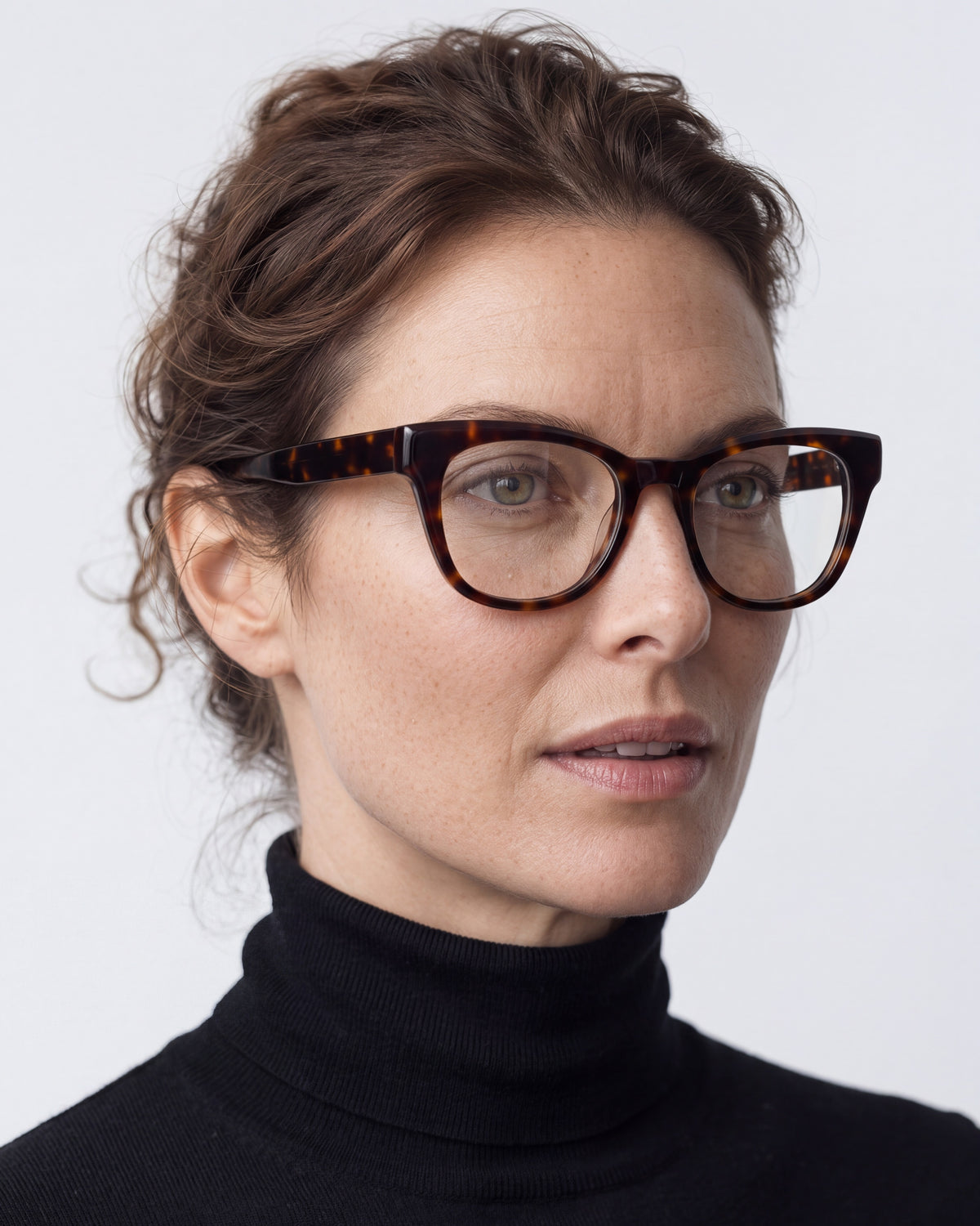 Zoey in tortoiseshell, worn