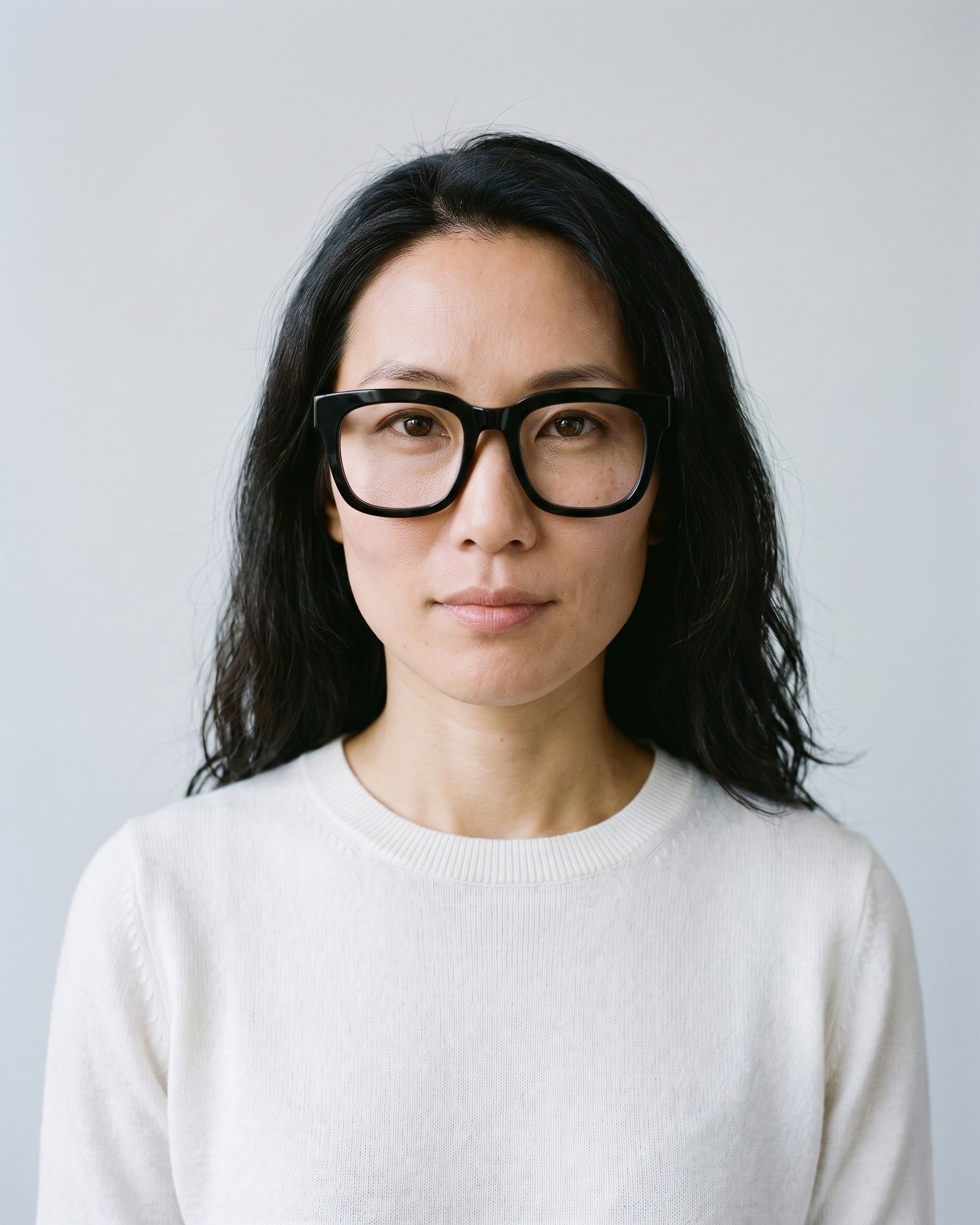 GLAS Dahlia Black Readers – worn, studio
